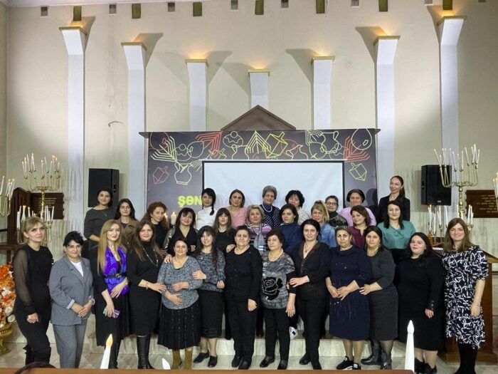 Des femmes juives à Bakou, en Azerbaïdjan, célébrant Hanoukka 2021 - Crédit photo Rabbi Segal