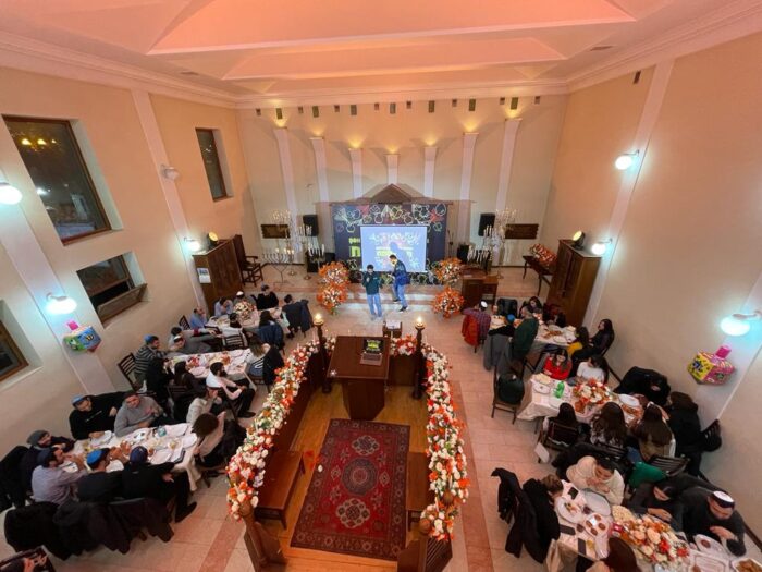Célébration de Hanoucca à la synagogue de Bakou, Azerbaïdjan - Crédit photo Rabbi Shneor Segal
