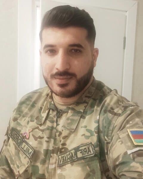 Arif Hajiyev en uniforme avant sa blessure - Photo courtoisie Arif Hajiyev