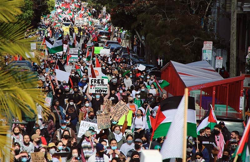 NTI Israël pro pal arabe manifestation. Raphaël Vinot, CC BY 2.0, via Wikimedia Commons.