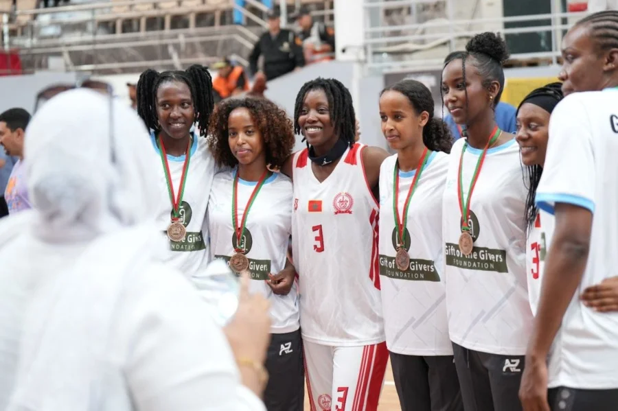 Équipe Gift Stars avec médailles. Photo : Abdulkadir Muse Osman (Naani).
