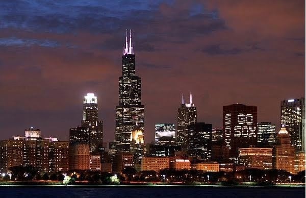 Chicago, Illinois Skyline At Night Photo par Wikimapia