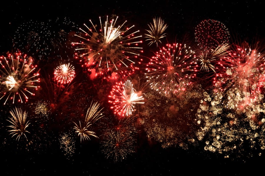 Lois sur les feux d’artifice. Photo par Designecologist: https://www.pexels.com/photo/photo-of-fireworks-display-2526105/
