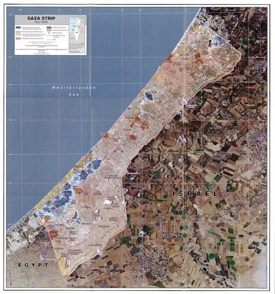 Carte de la bande de Gaza en mai 2005, quelques mois avant le retrait israélien du Gush Katif. Le bloc de colonies de Gush Katif était la région ombragée en bleu au sud-ouest de cette carte. Image du domaine public.