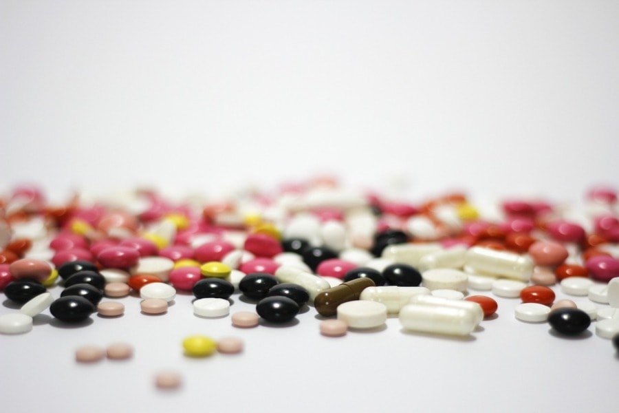 Des publicités pharmaceutiques directement destinées aux consommateurs pour des affections dont vous ignoriez l’existence. Image par Ewa Urban de Pixabay