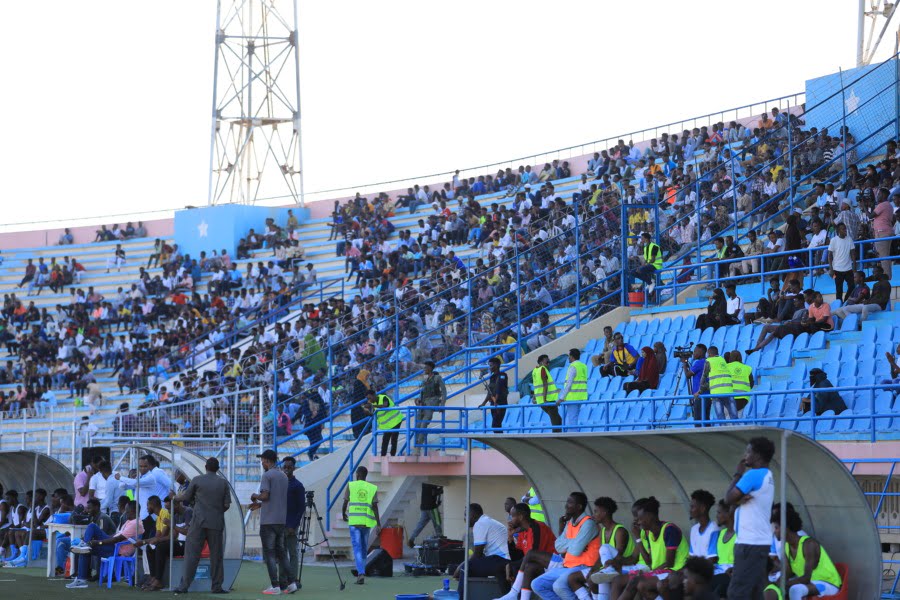 des fans de football dans les stades lors d’un événement de la Communauté de l’Afrique de l’Est. Photo d’Abdi Malik Muhudin.