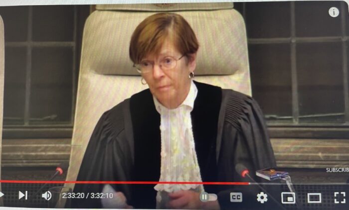 Joan Donoghue, juge présidente de la session de la CPI entre l’Afrique du Sud et Israël, ouvre la session à la Cour internationale de justice (CIJ) à La Haye, aux Pays-Bas, le vendredi 26 janvier 2024 - capture d’écran